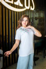 Women's basic T-shirt decorated with roses - Image 4