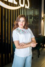 Women's basic T-shirt decorated with roses