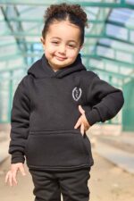 ⁦سويت شيرت بناتي باللون الأسود مع تطريز خيط على الظهر⁩ - الصورة ⁦3⁩