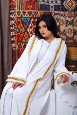 ⁦قفطان أبيض فخم بتصميم أنيق وتفاصيل راقية⁩ - الصورة ⁦6⁩