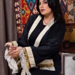 قفطان أسود فخم بتصميم راقٍ وتفاصيل أنيقة