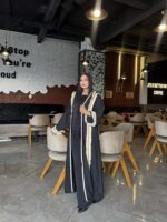 ⁦قفطان أسود فخم بتصميم راقٍ وتفاصيل أنيقة موديل 2⁩ - الصورة ⁦13⁩