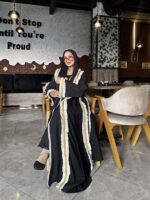 ⁦قفطان أسود فخم بتصميم راقٍ وتفاصيل أنيقة موديل 2⁩ - الصورة ⁦11⁩