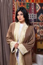 ⁦قفطان بني فاخر بتصميم أنيق ولمسات جذابة⁩ - الصورة ⁦4⁩