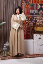 ⁦قفطان كافيه أنيق بتطريز فاخر في الخلف وتصميم عصري⁩ - الصورة ⁦6⁩