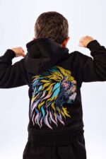 هودي بتطريز رسم أسد على الظهر خامة ميلتون اسفنجي