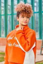 ⁦سوت كامل بتصميم مبتكر وتطريز عصري⁩ - الصورة ⁦9⁩