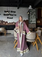 ⁦قفطان فخم بتصميم راقٍ وتفاصيل أنيقة⁩ - الصورة ⁦7⁩